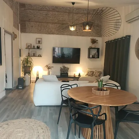 Atypique T3 Avec Terrasse 아파트 *